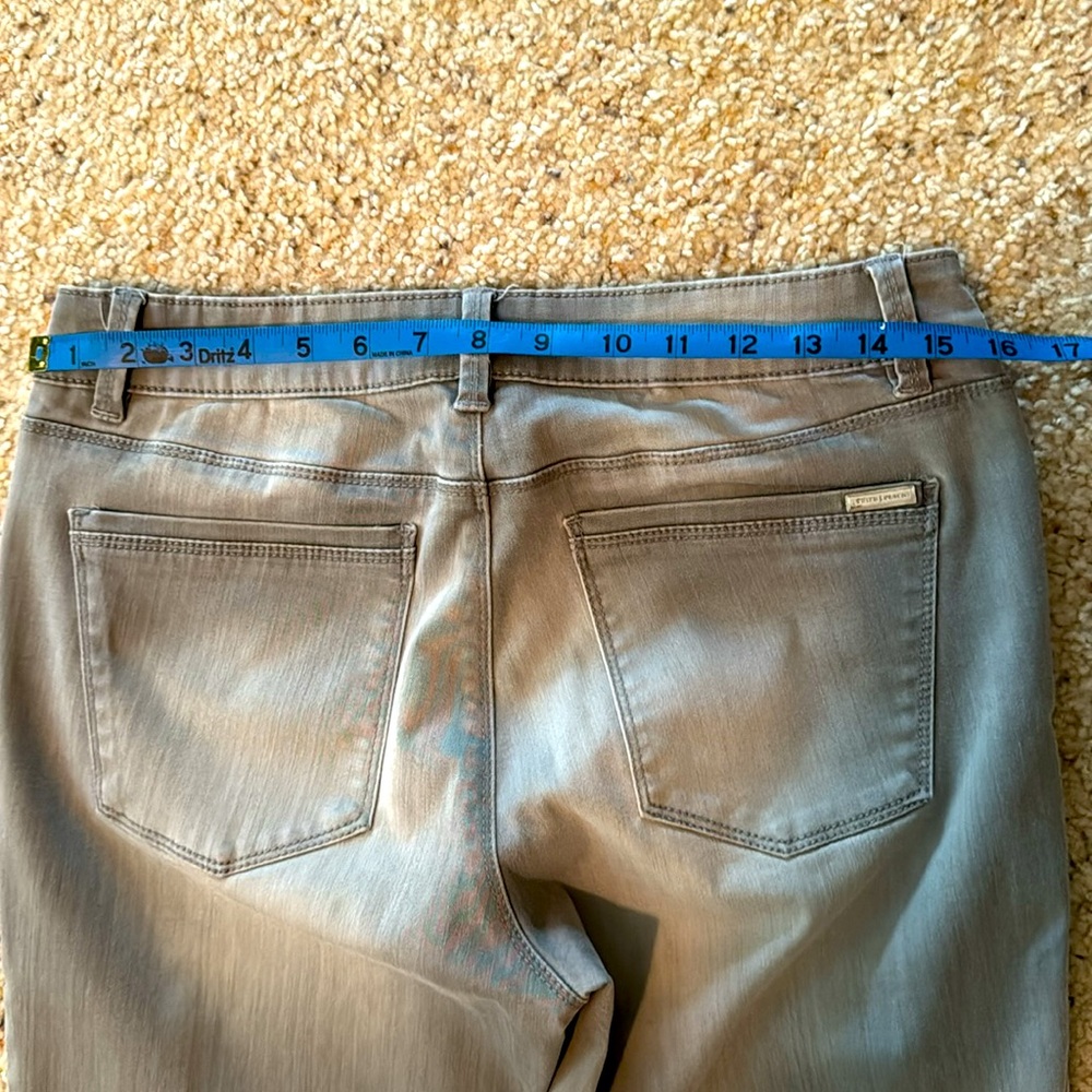 WHITE HOUSE BLACK MARKET light grey jeans. Size 8. - Picture 6 of 7